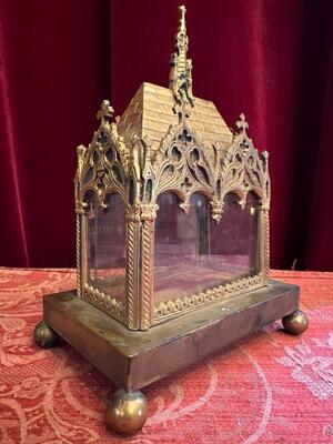 Reliquary - Relic  style Gothic - Style en Brass / Bronze / Glass, France 19 th century ( Anno 1890 )