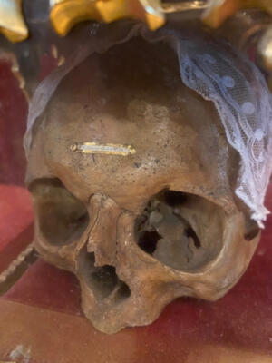 Reliquary - Relic Caput ( Skull ) St. Ar.....Drine V.M. style Gothic - style en Bronze / Gilt / Glass, France 19 th century / Skull before 1750