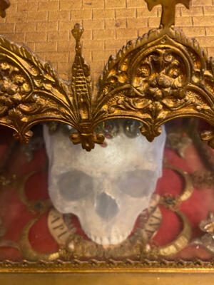 Reliquary - Relic Caput ( Skull ) St. Urbani M. style Gothic - style en Brass / Bronze / Glass , France 19 th century ( Anno 1855 )