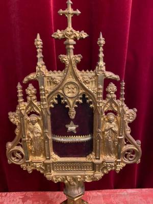 Reliquary - Relic St. Valerien style Gothic - style en Bronze / Gilt / Glass, France 19 th century ( Anno 1865 )
