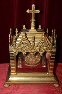 Reliquary. Theca Messing Frame Gilt. With Relic Of St. Philomena. 9 X 8 Cm. style Gothic - style en Full - Bronze - Gilt, France 19th century