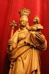 St. Mary With Child. By Gustaaf Delafontaine. style Gothic - style en FULLY HAND-CARVED OAK, Belgium 20th century