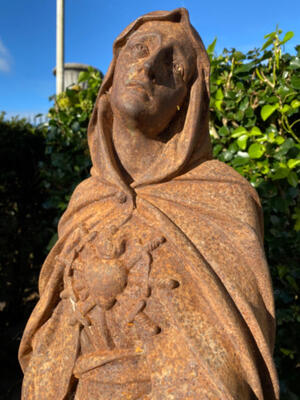 Statue: Mater Dolorosa Suitable For Outdoor Use style Gothic - style en Cast - Iron, France 19 th century
