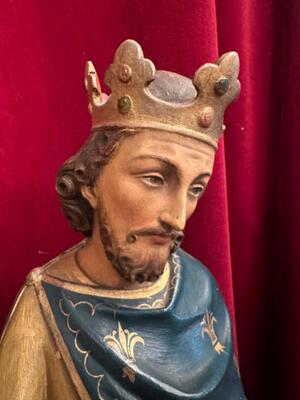 Statue Of Louis Ix Of France With An Accompanying Console style Gothic - Style en Hand - Carved Wood Polychrome , France 19 th century ( Anno 1865 )