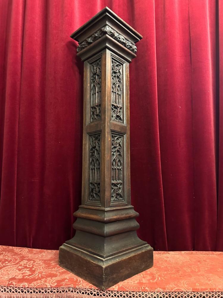 1 Gothic - Style Statue Stand