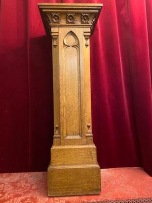 Statue Stand style Gothic - style en Oak wood, Belgium 19 th century ( Anno 1890 )