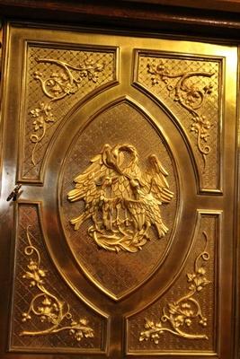 Tabernacle style Gothic - style en Oak wood / Bronze Door Gilt / Original Key, Belgium 19th century ( anno about 1870 )