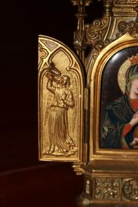 Tryptich With Painting Of St. Mary With Child On Porcelain style Gothic en Bronze , France