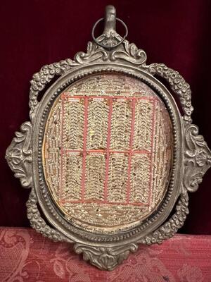 Kalendarium Sanctorum Totus Anni. Calendar With The Names And Relics Of Saints On Their Name Day For Every Day Of The Year. en Solid Bronze / Gilt Frame / Theca / Glass / Originally Sealed , Italy  19 th century ( Anno 1845 )