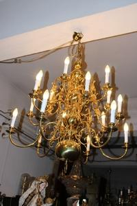 Large Chandelier With 18 Lights New Polished And Varnished en Brass , 19th century