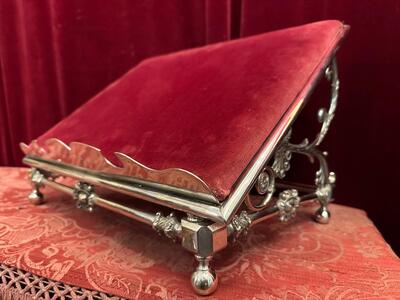 Missal Stand  en Brass / Bronze Silver Plated / Fabrics Red Velvet / Wood, Belgium  19 th century
