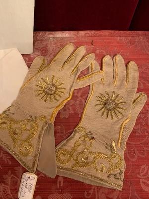 Mitra & Matching Gloves With Original Case en hand embroidered / Fabrics, Belgium 19th century
