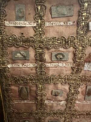 Multi Reliquary  en Wood / Fabrics / Glass, Italy  18 th century ( Anno 1765 )