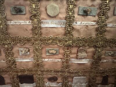 Multi Reliquary  en Wood / Fabrics / Glass, Italy  18 th century ( Anno 1765 )