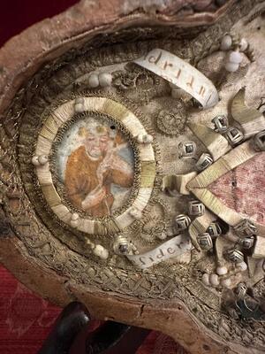 Multi Reliquary. Multiple First Class Relics Ex Ossibus Relics : S. Honoratius, S. Desiderius, S. Reparata, S. Christophorus, S. Adrianus. en Fully hand - made Monastery work. Wood / Glass / Embroidery / Papier Rolle, Italy 18 th century ( Anno 1725 )