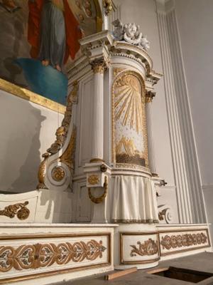 Exceptional Altar With Exposition Cylinder Tabernacle And Chalice Tabernacle style Neo Classicistic en Wood Polychrome, Aalbeke Belgium 18 th century ( Anno 1785 )