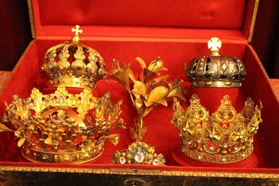 Original Case With Crowns And Lily en Brass / Silver / Stones, Dutch 19th century