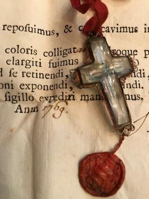 Originally Sealed Relic Ex Ligno S. Crucis Dnjc Rock - Crystal Cross In Silver Frame With Original Document en Rock - Crystal Cross in Silver Frame, Genua Italy 18 th century ( 1769 )