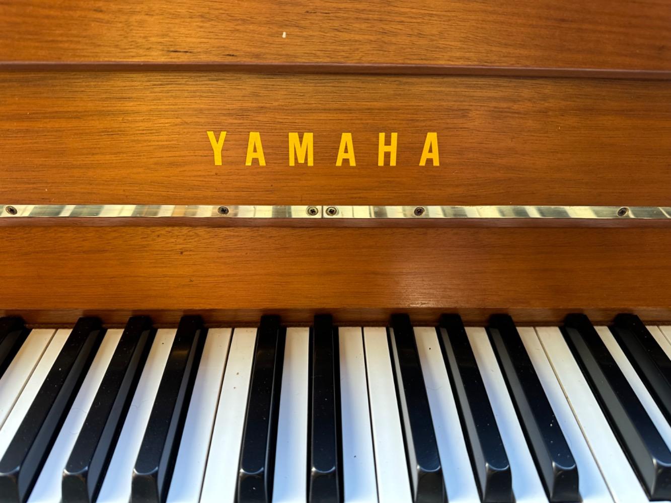 1  Piano Yamaha !