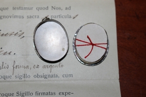 Relic Ex Cineribus St. Franc. Ass. Ex Ossibus St. Clara Ass. With Document en silver, Assisi Italy 20 th century (1924)