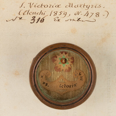 Reliquary - Relic Ex Ossibus Sanctae Victoria Martyris  With Original Document en Brass / Glass / Wax Seal, Belgium  19 th century