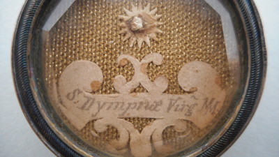 Reliquary - Relic Ex Ossibus St. Dymphna With Original Document en Brass / Glass / Wax Seal, Belgium  19 th century