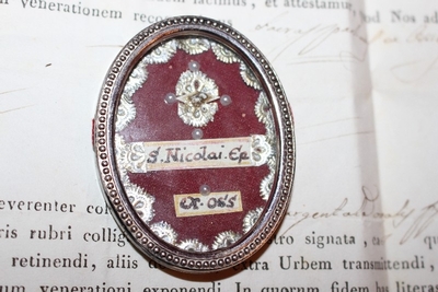 Reliquary - Relic Ex Ossibus St. Nicolas Episc. en Theca Silver, Rome Italy  19th century ( 1840 )