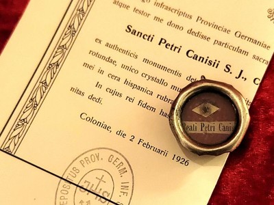 Reliquary - Relic Of St. Petrus Canisius * 8 May 1521 At Nijmegen,Dukedom Of Gelre Netherlands. † 21 December 1597  en Brass / Glass / Wax Seal, Cologne Germany 20 th century