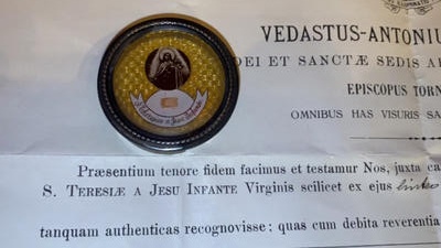 Reliquary - Relic St. Theresia Ex Linteo With Original Document en Brass / Glass / Wax Seal, France 20 th century