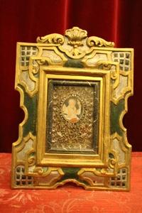 Reliquary. Relics Of St. Leae M. St. Bonae M. en Timber Hand - Carved Frame, northern - Italy 17 th century
