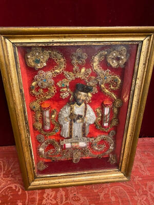 Reliquary - Shrine Relics Ex Ossibus St. Agapitus & St. Candida. Wax Imagination St. Johannes Nepomucenus. en Gold and Silver Brocade hand-work/ Stones / Wood / Glass / Originally Sealed. Multiple Seals, Italy  18 th century ( Anno 1790 )