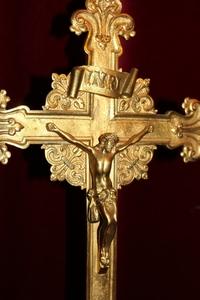Altar - Cross And Matching Candle Sticks. Measures Cross 70 X 25 Cm. style Romanesque en Bronze / Gilt, France 19th century