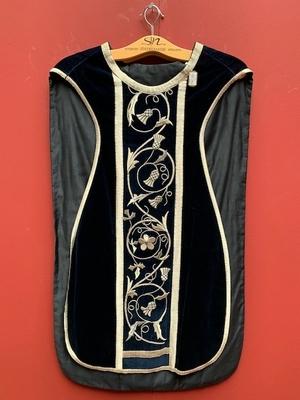 Chasuble  style Romanesque en hand embroidered , Dutch 19th century