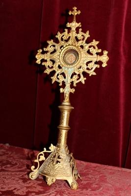 Reliquary Relic Of The True Cross. Relics B.Maria V. St. Joseph, St. Adriani, St. Franscisci Ass. style Romanesque en Bronze / Gilt, Italy 19th century (1850)