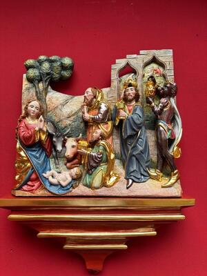 Sculpture Adoration By The Three Magi With Wall Pedestal en Carved - Wood / Polychrome / Gold Leaf Covered, Southern Germany 20 th century