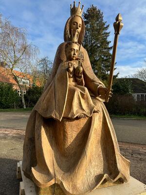 Sedes Sapientiae / St. Mary With Child en Hand - Carved Wood , Netherlands  20 th century ( Anno 1950 )