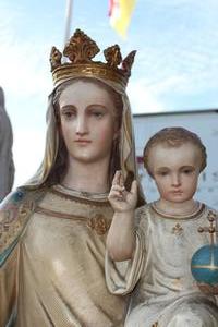 St. Mary Statue en Terra-Cotta polychrome, France 19th century