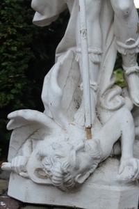 St. Michael Statue en Terra-Cotta, France