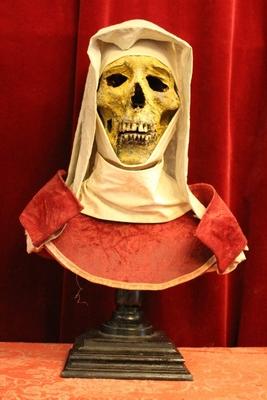 Unique Reliquary Of Blessed Nun / Exhumed Mummified Skull Dressed With Her Original Head - Cover Belgium 18th century