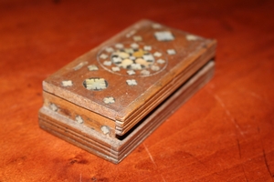 Very Rare Reliquary en wood - walnut / pearl , France 18 th century
