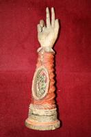 Very Rare Reliquary / Arm. Relic Of St. Stephanus en hand-carved wood polychrome, northern - Italy 18 th century