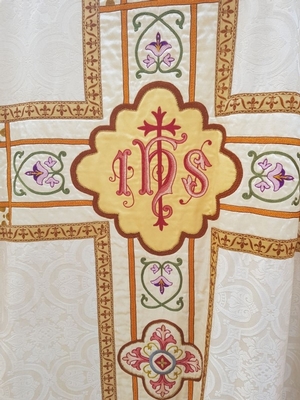 Another Lot Of 100 Used Vestments With Attributes In Very Good Condition en Fabric, The Netherlands 20th century