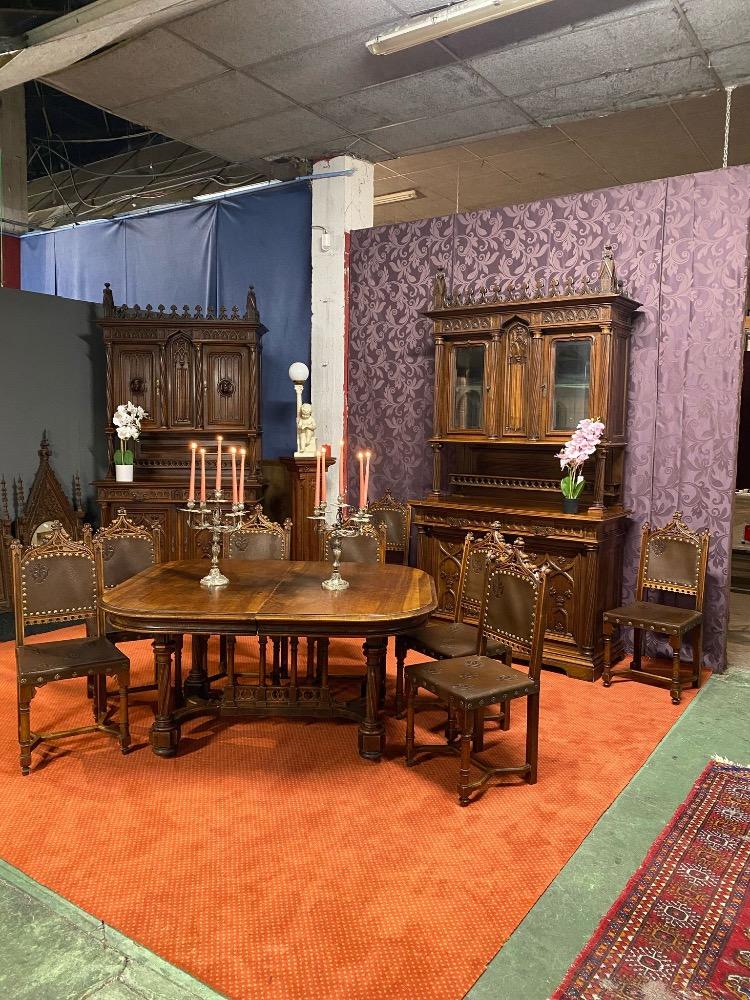 11 Gothic - Style Dining Room Expected !