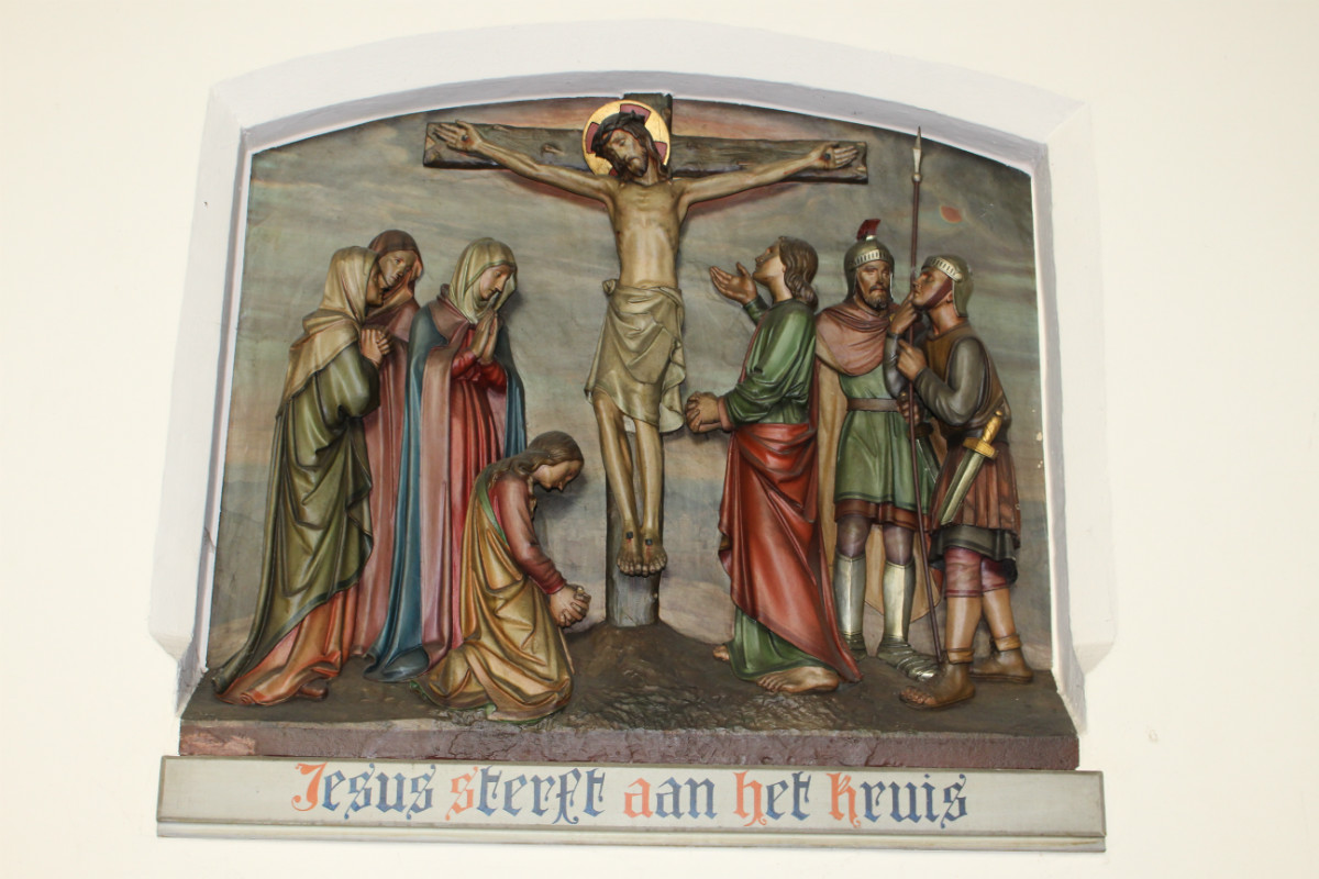 14 Gothic - Style Stations Of The Cross.