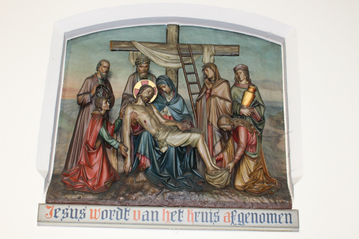 14 Gothic - Style Stations Of The Cross.