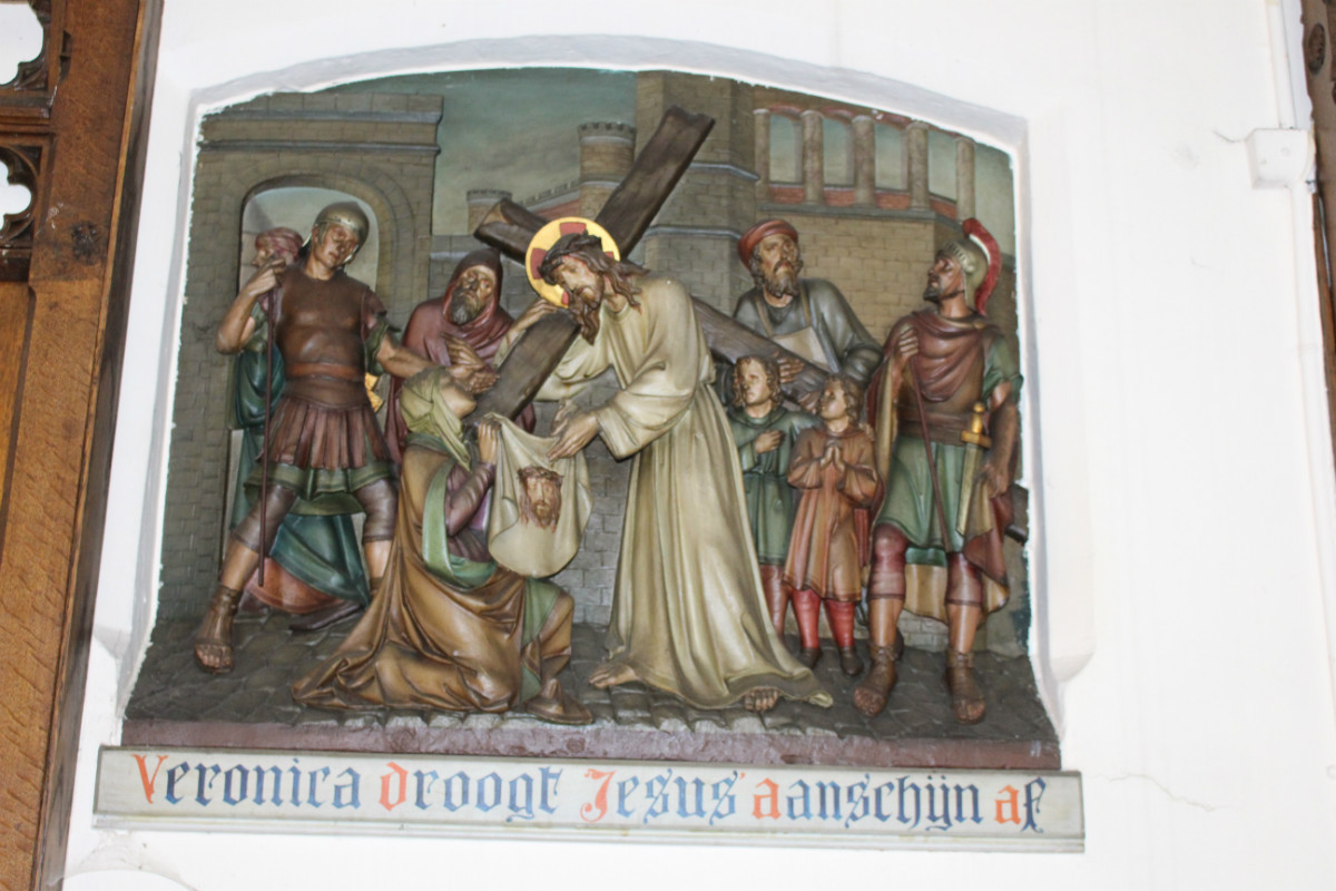 14 Gothic - Style Stations Of The Cross.