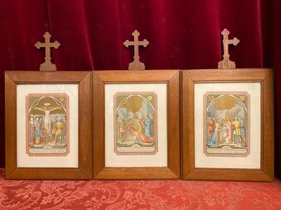 Stations Of The Cross  style Gothic - style en Oak Wood / Glass / Lithographics, België 20 th century ( Anno 1910 )