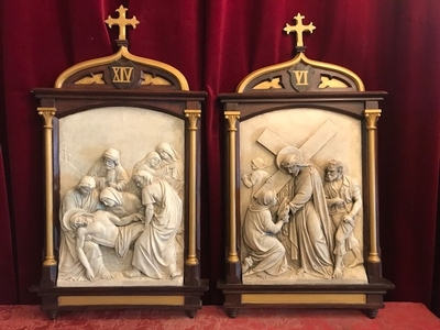 Stations Of The Cross Complete Set style Gothic - style en plaster polychrome / Wooden Frame, France 19th century ( anno 1875 )