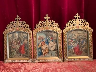 Stations Of The Cross Lithograph Imaginations, Hand-Painted Timber Frames style Gothic - style en LITHOGRAPH IMAGINATIONS, HAND-PAINTED TIMBER FRAMES, France 19th century ( anno 1875 )