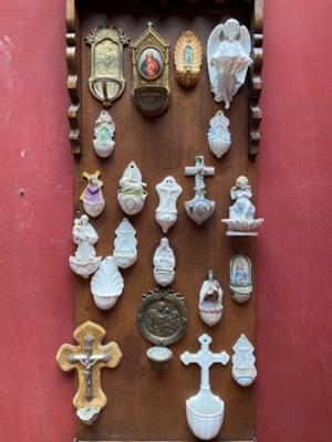 Collection Of Antique Holy Water Holders  en Porcelain / Glass / Stone / Wood / Etc, Belgium 19 th century & 20 th Century